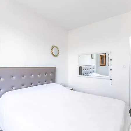 Guestready - White With Private Pool Apartment