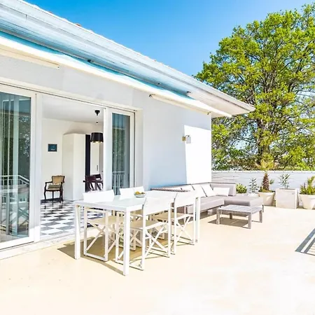 Apartment Guestready - White With Private Pool Saint-Medard-en-Jalles
