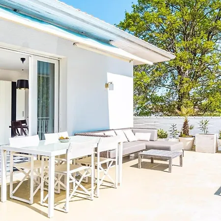 Guestready - White With Private Pool Apartment *